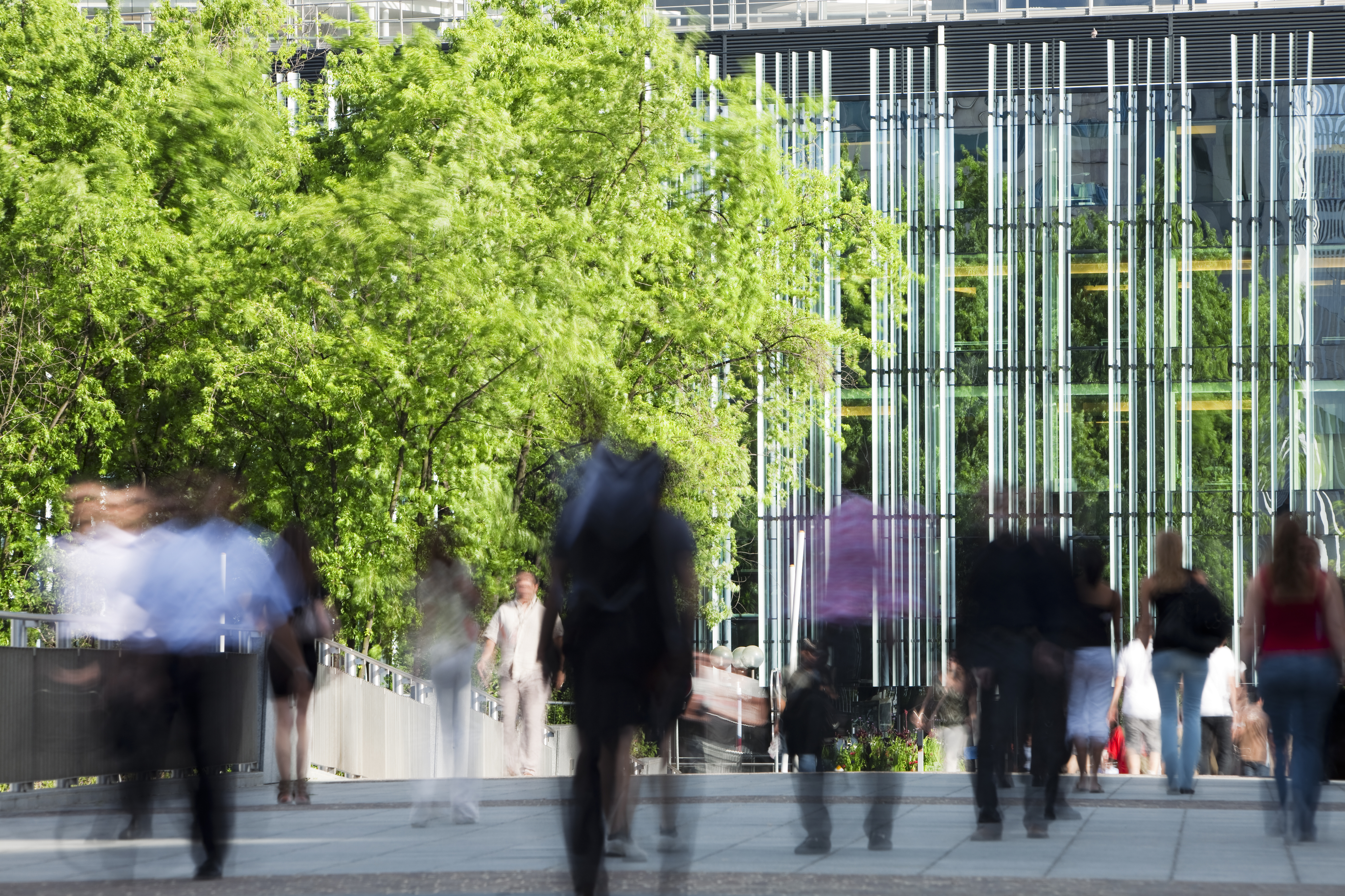 Office-Workers-Walking-in-Financial-District,-Blurred-Motion,-Paris,-France-000014490470_Double.jpg