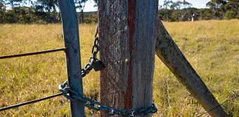 Farm Gate With Padlock Opt (1)